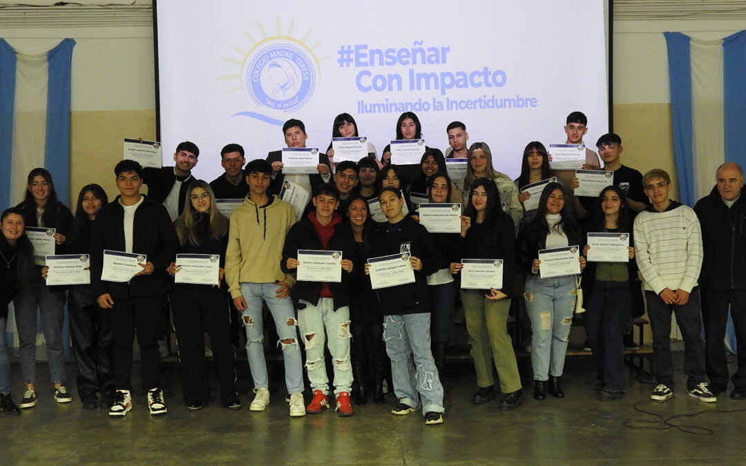 25 jóvenes completaron la capacitación laboral enREDar 2024