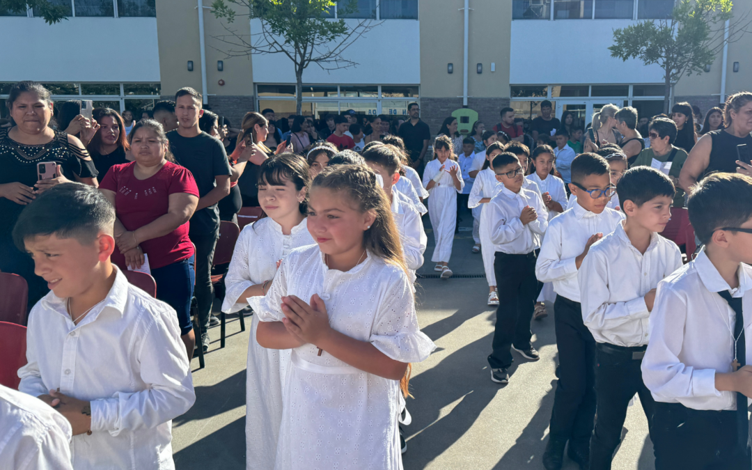56 niños tomaron su Primera Comunión